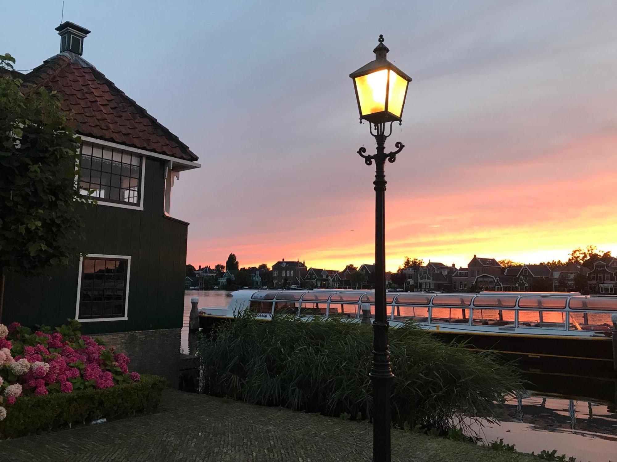 Stay Overnight At Windmill Village Zaanse Schans - Amsterdam Zaandam Exteriör bild